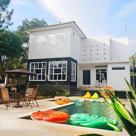 Villa Herrera Puncak Εξωτερικό φωτογραφία