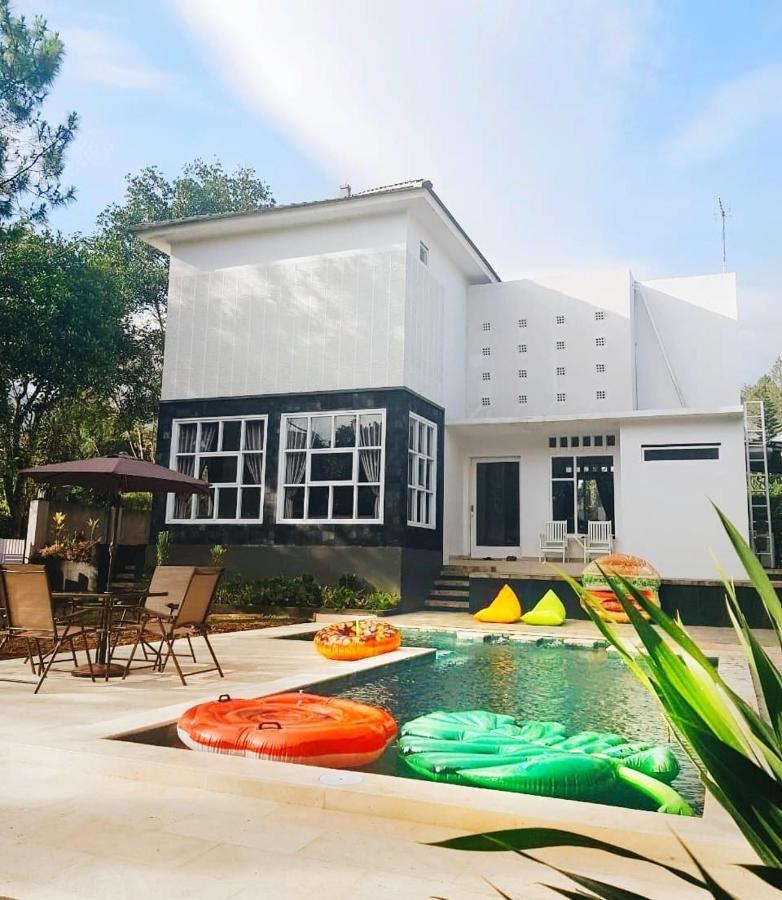 Villa Herrera Puncak Εξωτερικό φωτογραφία