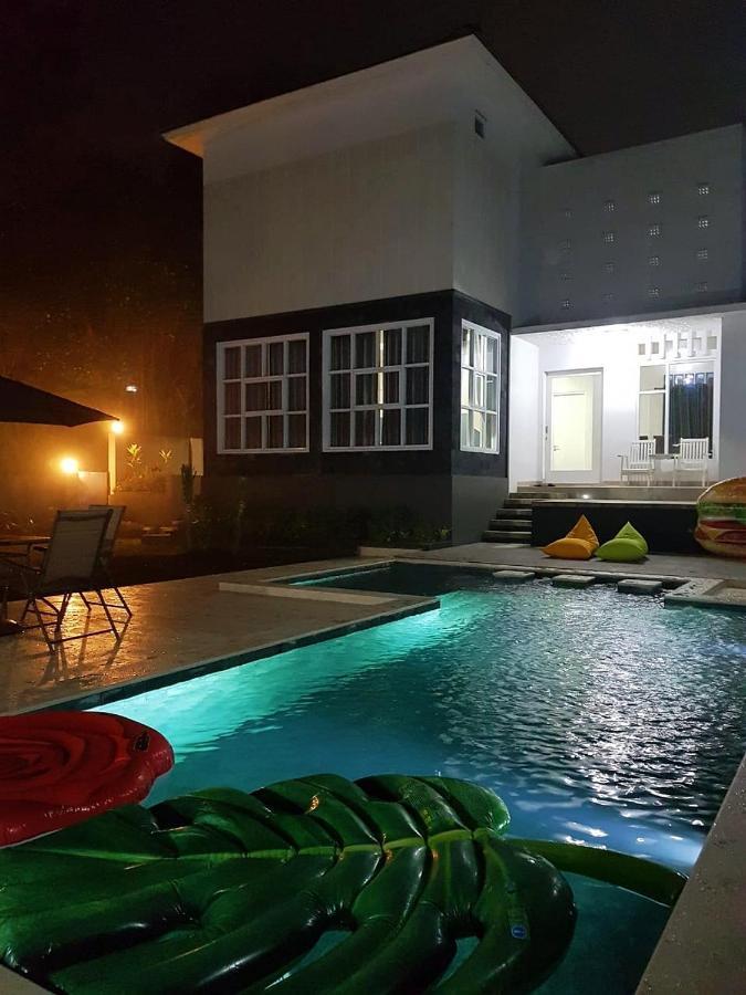 Villa Herrera Puncak Εξωτερικό φωτογραφία