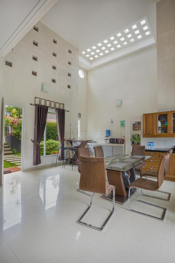 Villa Herrera Puncak Εξωτερικό φωτογραφία